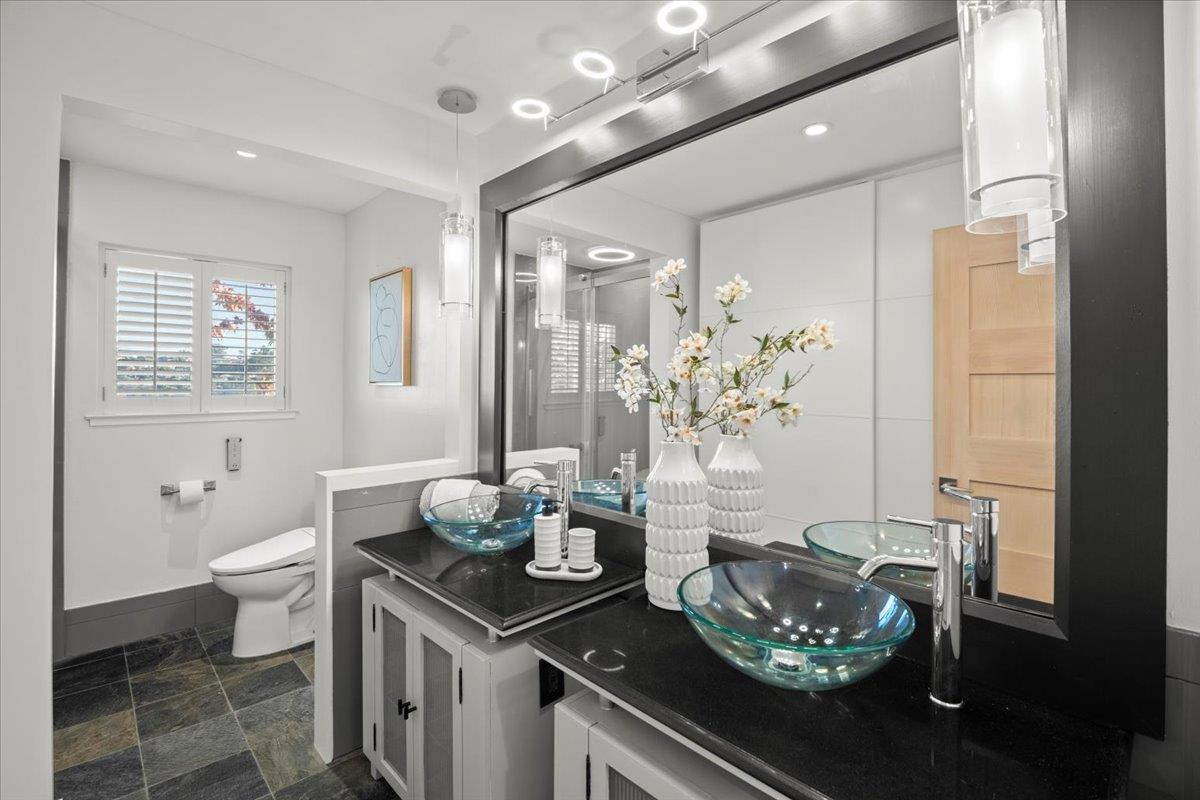 Detail Gallery Image 38 of 54 For 865 Somerset Ct, San Carlos,  CA 94070 - 5 Beds | 3 Baths