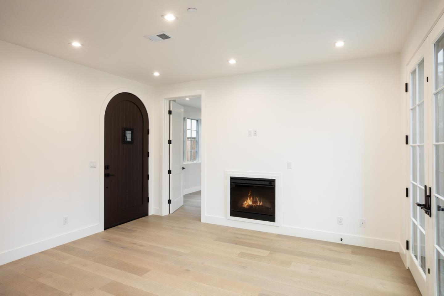 Detail Gallery Image 25 of 42 For 737 Linden Ave, Burlingame,  CA 94010 - – Beds | – Baths