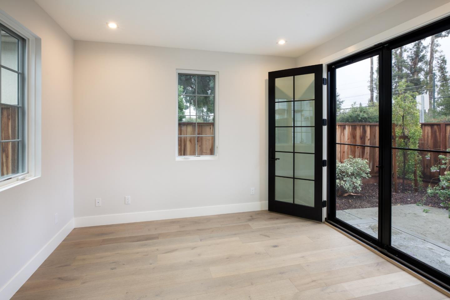 Detail Gallery Image 31 of 42 For 737 Linden Ave, Burlingame,  CA 94010 - – Beds | – Baths