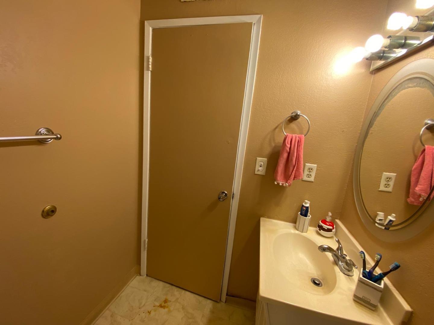 Detail Gallery Image 12 of 18 For 5558 Judith St #1,  San Jose,  CA 95123 - 2 Beds | 1 Baths