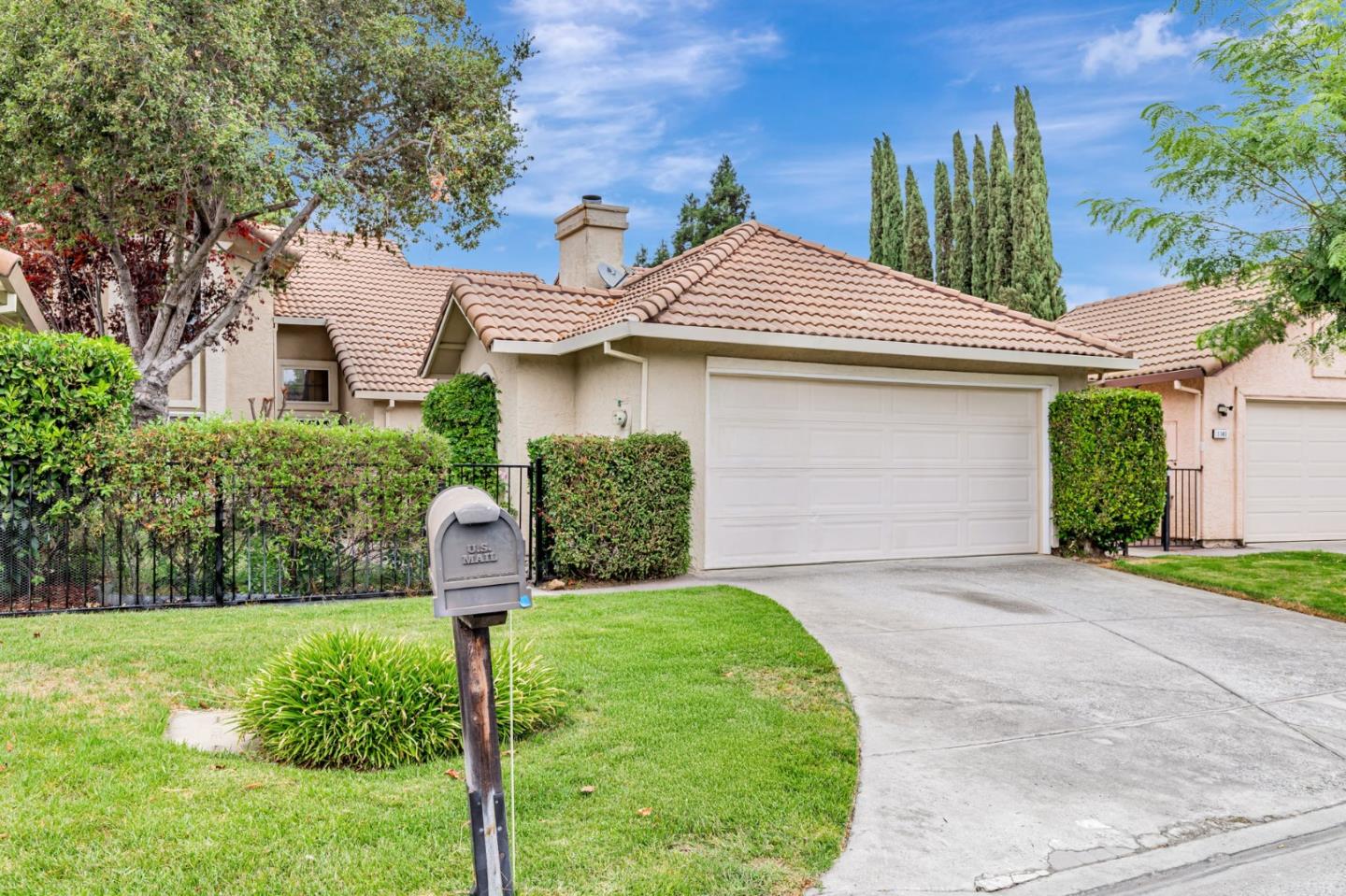 Detail Gallery Image 2 of 46 For 1143 Lerma Ln, Gilroy,  CA 95020 - 3 Beds | 2 Baths