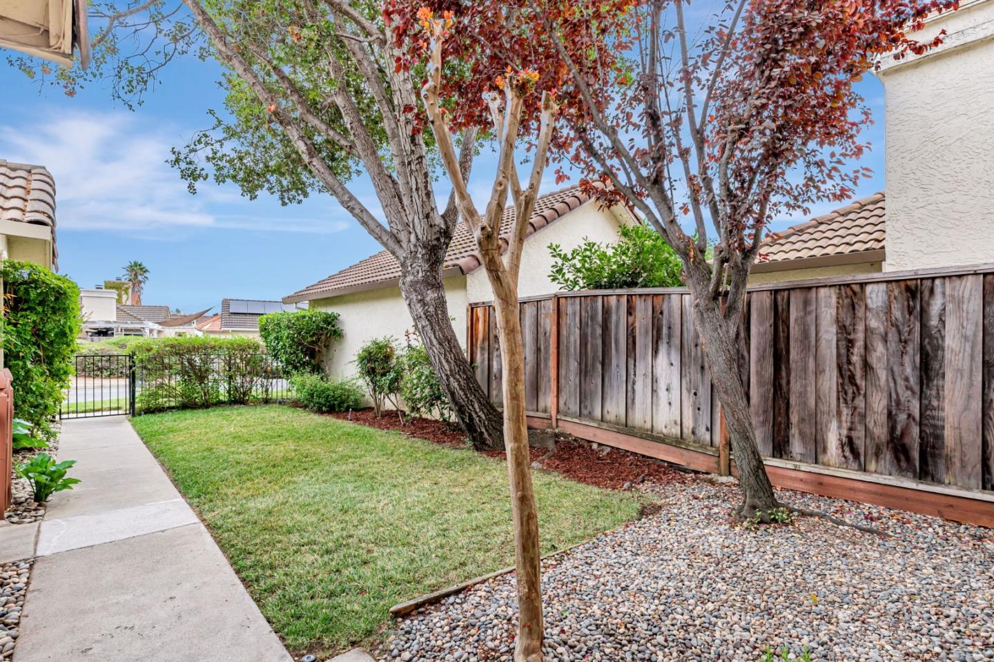 Detail Gallery Image 5 of 46 For 1143 Lerma Ln, Gilroy,  CA 95020 - 3 Beds | 2 Baths