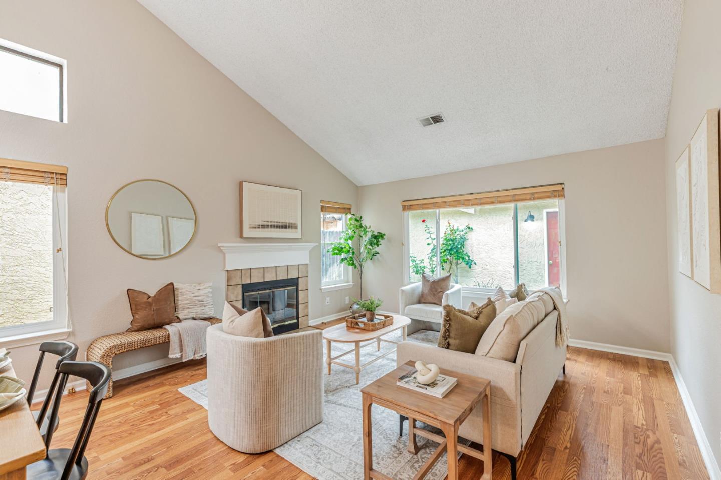 Detail Gallery Image 8 of 46 For 1143 Lerma Ln, Gilroy,  CA 95020 - 3 Beds | 2 Baths