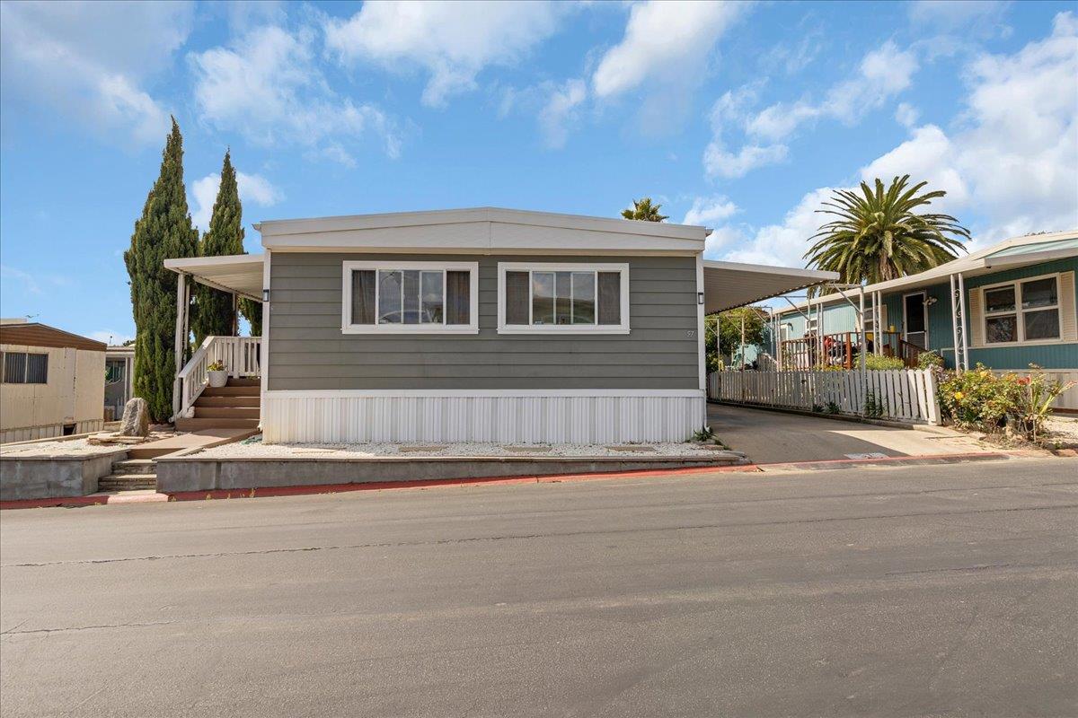 Detail Gallery Image 1 of 30 For 255 E. Bolivar St #57,  Salinas,  CA 93906 - 2 Beds | 2 Baths