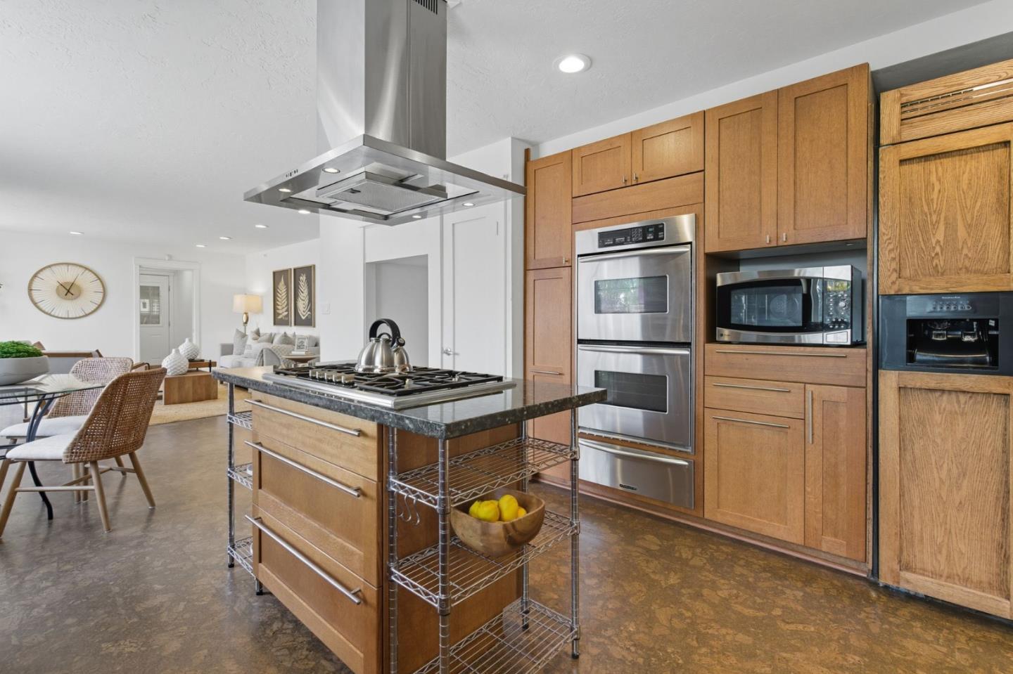 Detail Gallery Image 14 of 51 For 19921 Charters Ave, Saratoga,  CA 95070 - 5 Beds | 3 Baths