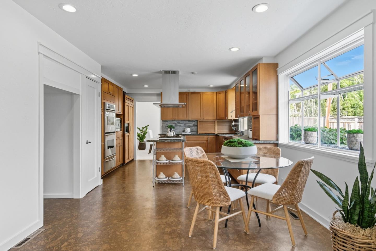 Detail Gallery Image 16 of 51 For 19921 Charters Ave, Saratoga,  CA 95070 - 5 Beds | 3 Baths