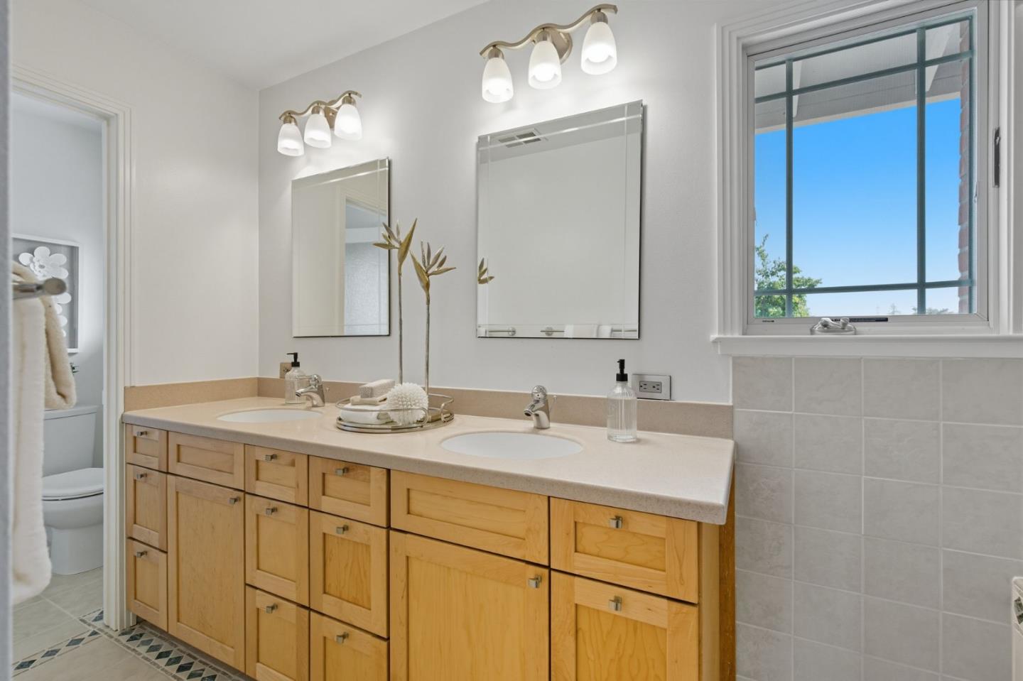 Detail Gallery Image 28 of 51 For 19921 Charters Ave, Saratoga,  CA 95070 - 5 Beds | 3 Baths