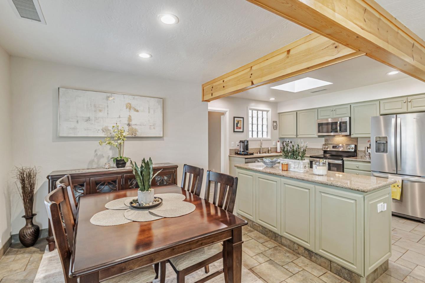 Detail Gallery Image 11 of 37 For 112 F St, Redwood City,  CA 94063 - 3 Beds | 2 Baths