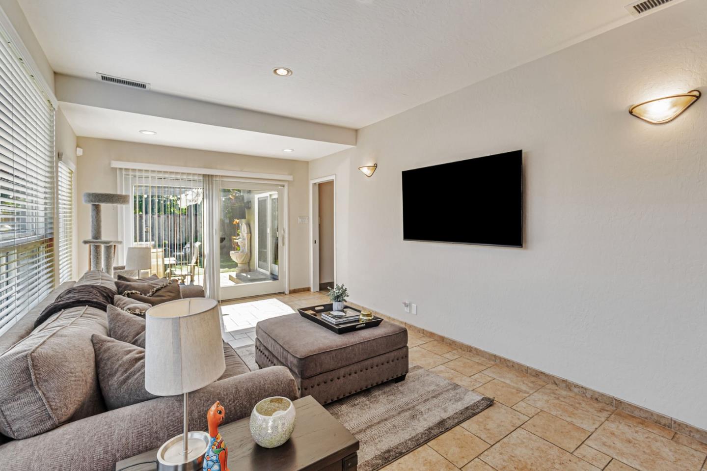 Detail Gallery Image 17 of 37 For 112 F St, Redwood City,  CA 94063 - 3 Beds | 2 Baths