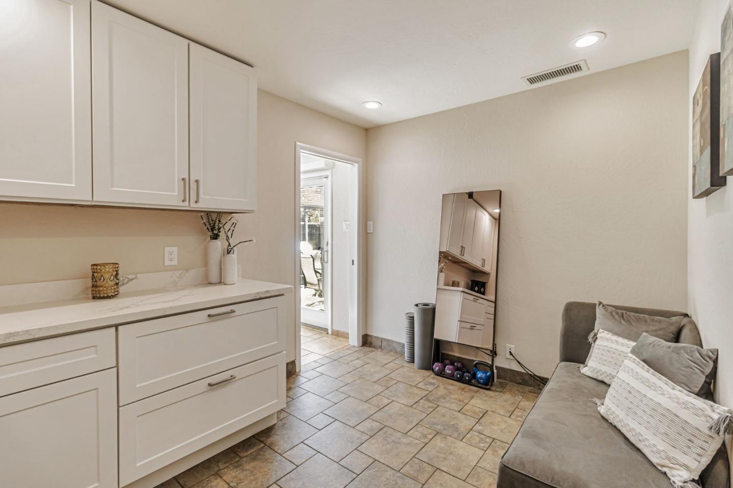 Detail Gallery Image 18 of 37 For 112 F St, Redwood City,  CA 94063 - 3 Beds | 2 Baths