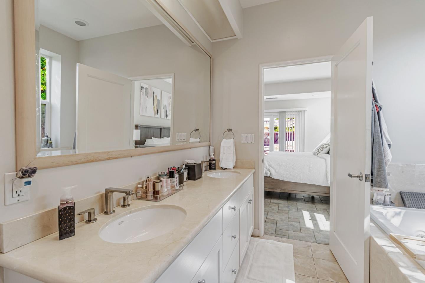Detail Gallery Image 27 of 37 For 112 F St, Redwood City,  CA 94063 - 3 Beds | 2 Baths