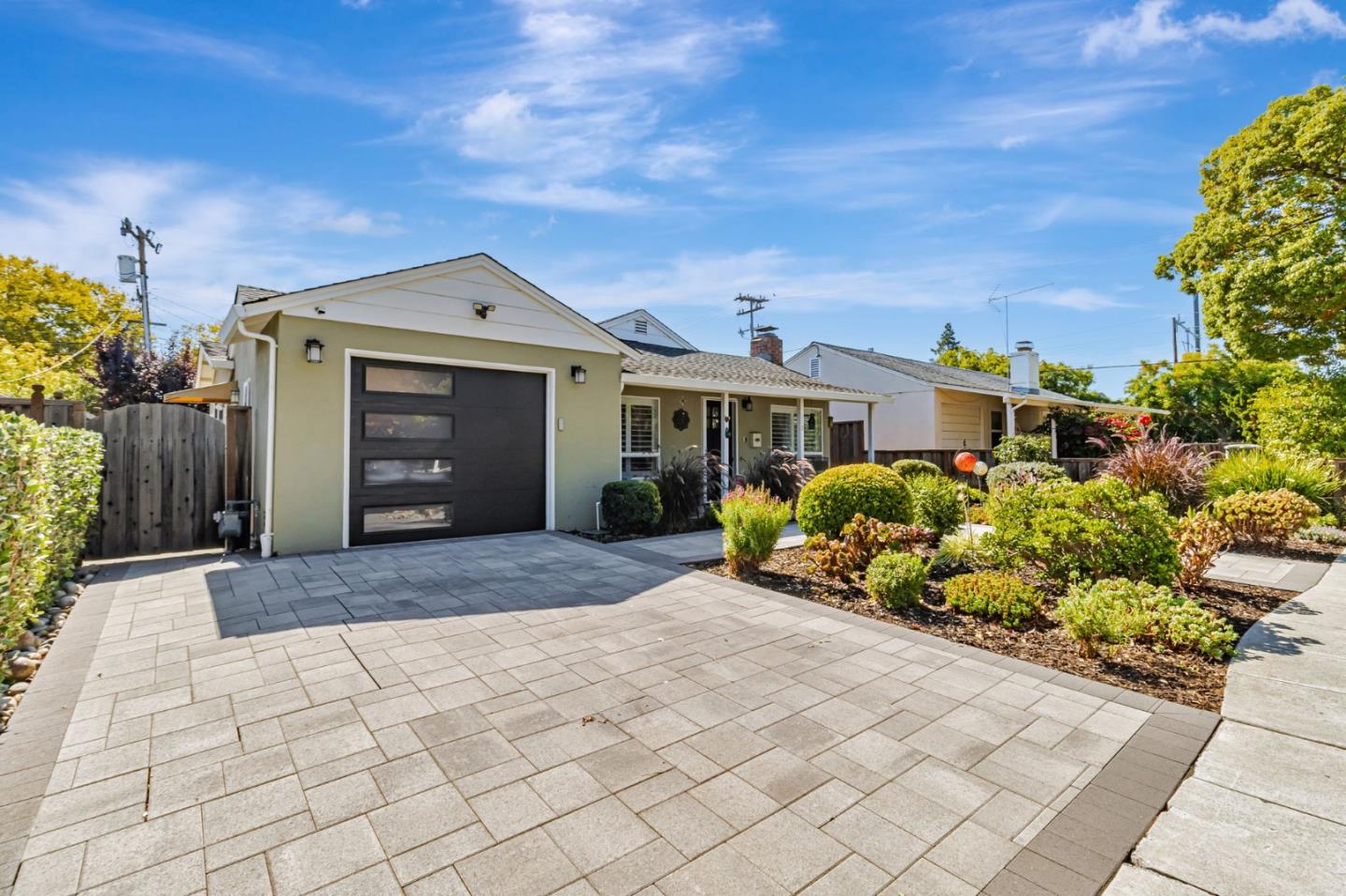 Detail Gallery Image 3 of 37 For 112 F St, Redwood City,  CA 94063 - 3 Beds | 2 Baths