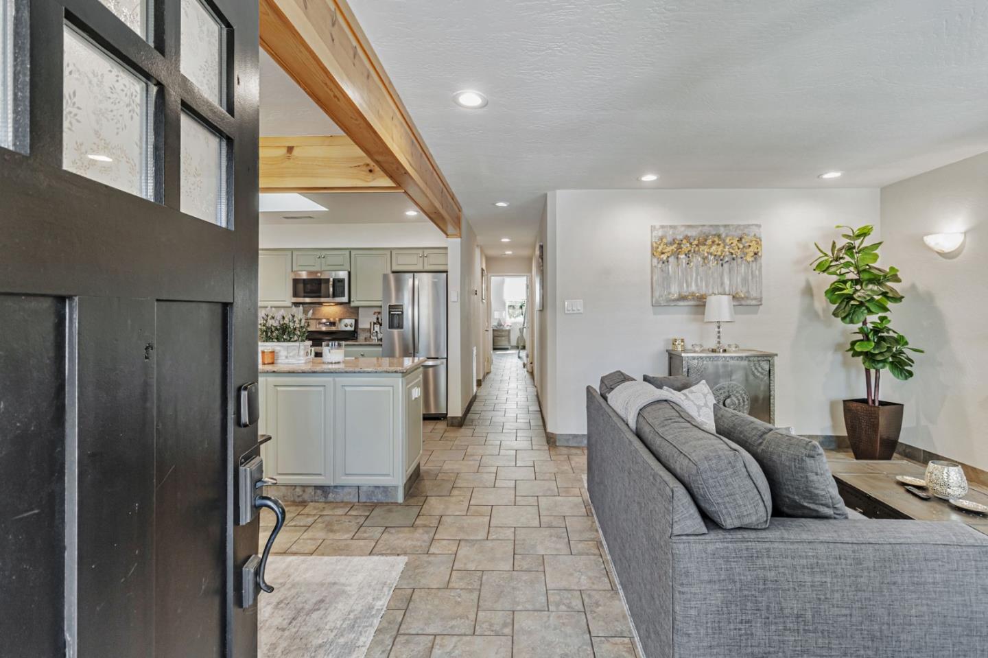 Detail Gallery Image 4 of 37 For 112 F St, Redwood City,  CA 94063 - 3 Beds | 2 Baths