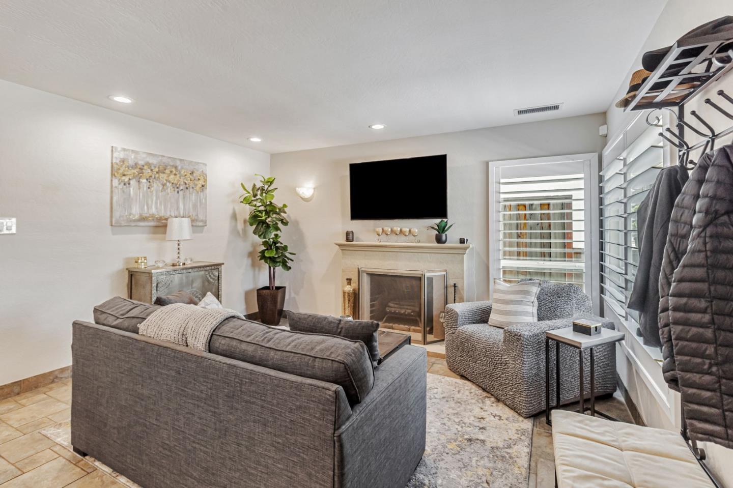 Detail Gallery Image 5 of 37 For 112 F St, Redwood City,  CA 94063 - 3 Beds | 2 Baths
