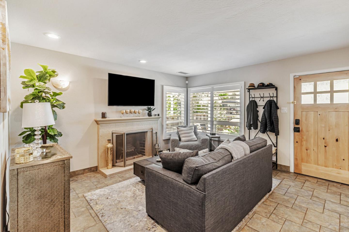 Detail Gallery Image 6 of 37 For 112 F St, Redwood City,  CA 94063 - 3 Beds | 2 Baths