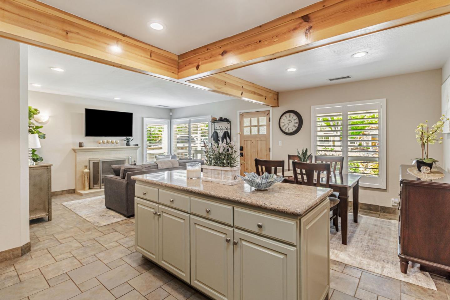 Detail Gallery Image 8 of 37 For 112 F St, Redwood City,  CA 94063 - 3 Beds | 2 Baths