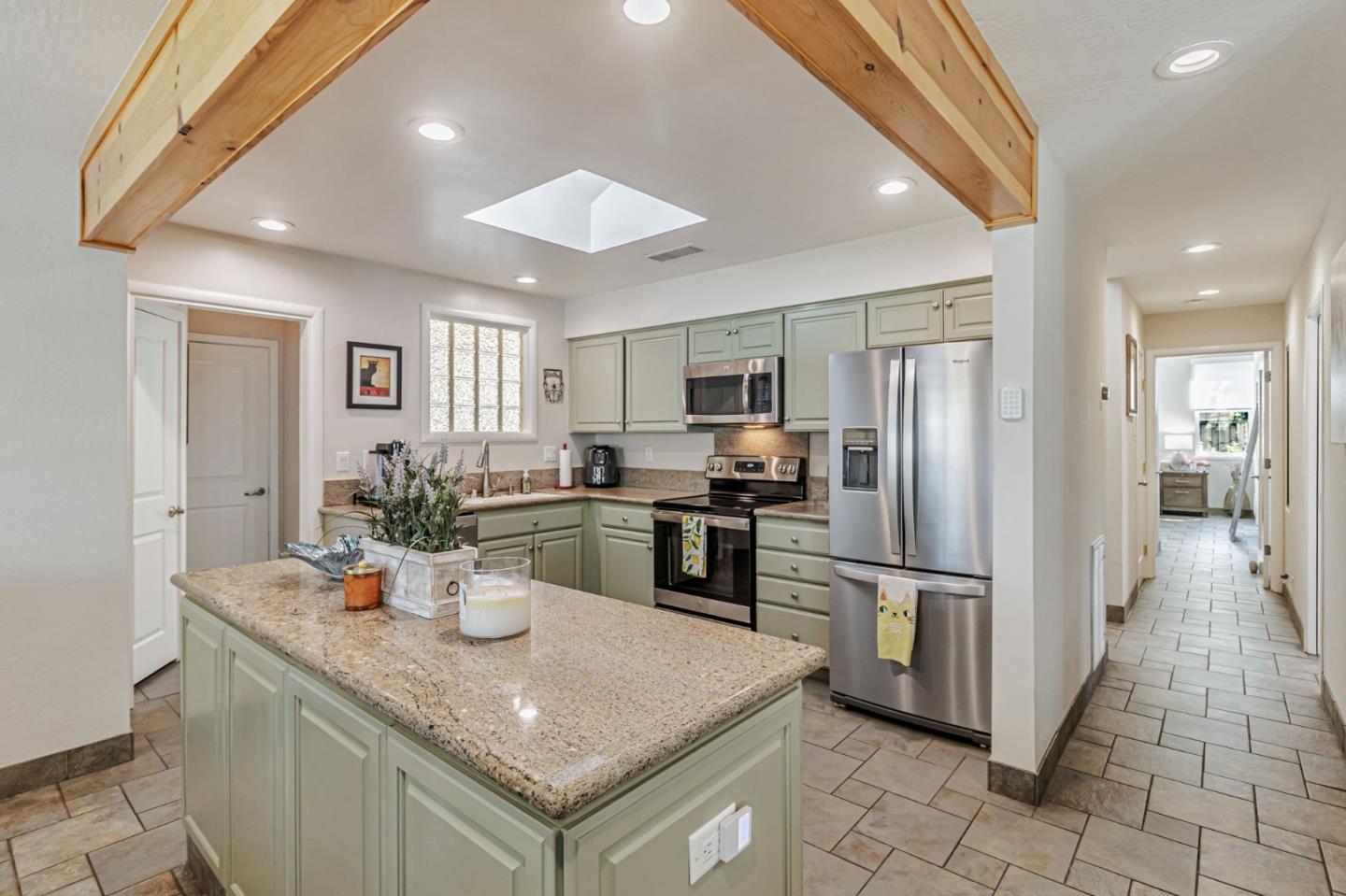 Detail Gallery Image 9 of 37 For 112 F St, Redwood City,  CA 94063 - 3 Beds | 2 Baths