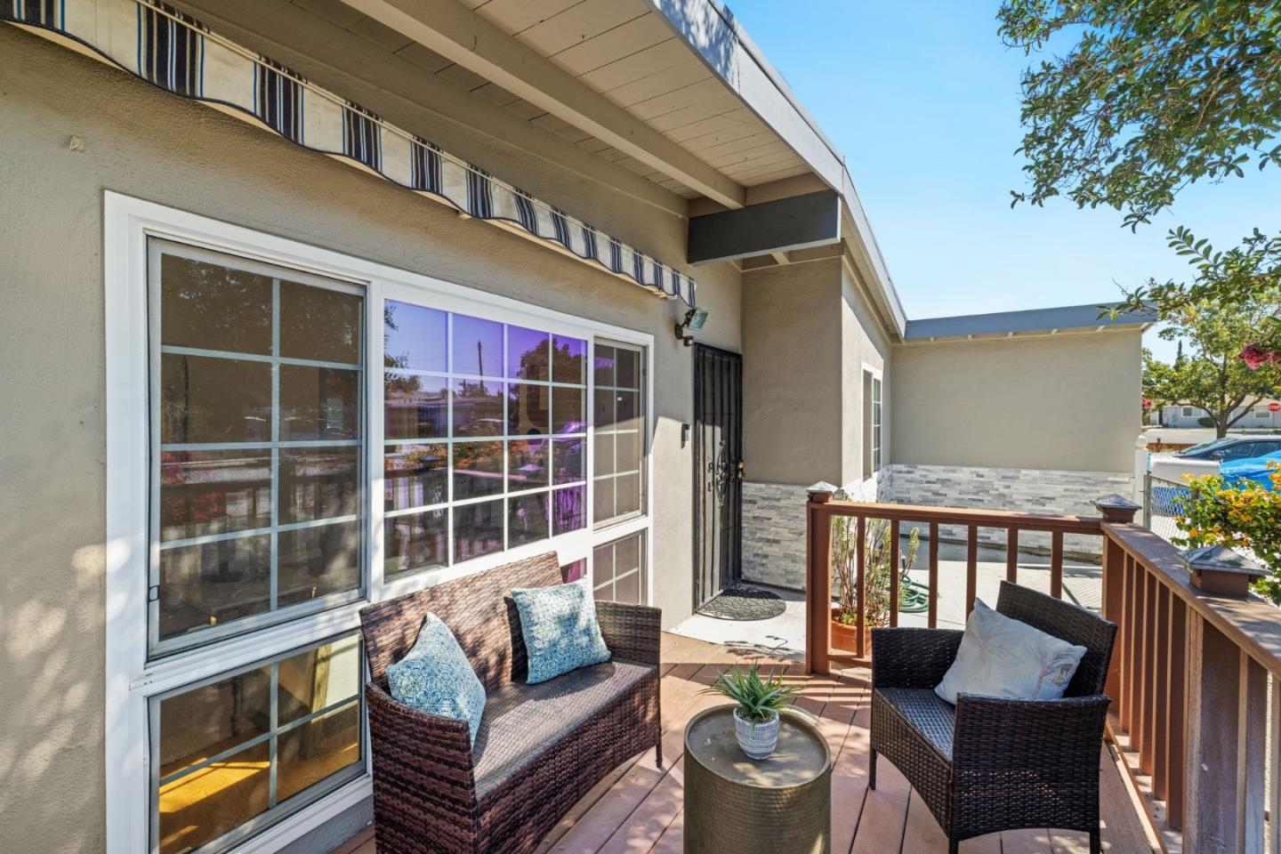 Detail Gallery Image 3 of 27 For 1935 Jackson St, Santa Clara,  CA 95050 - 3 Beds | 2 Baths