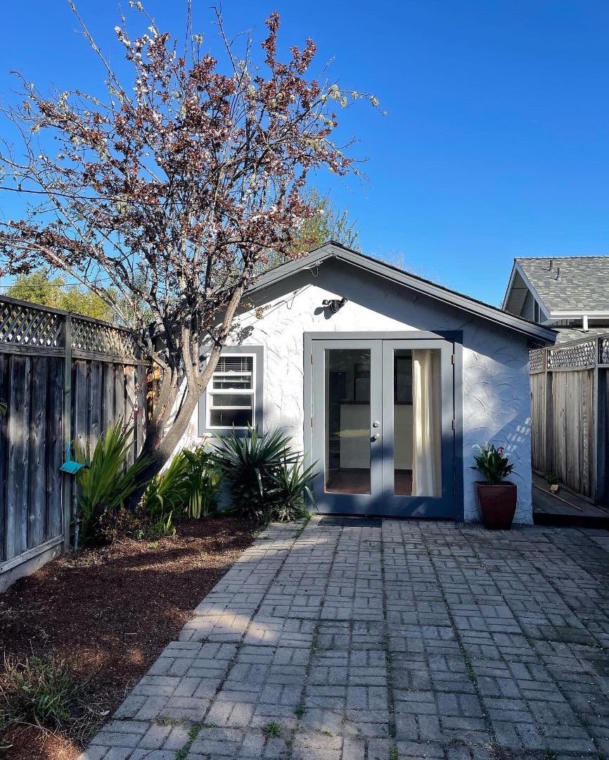 Detail Gallery Image 1 of 19 For 750 37th Ave #B,  Santa Cruz,  CA 95062 - 1 Beds | 1 Baths