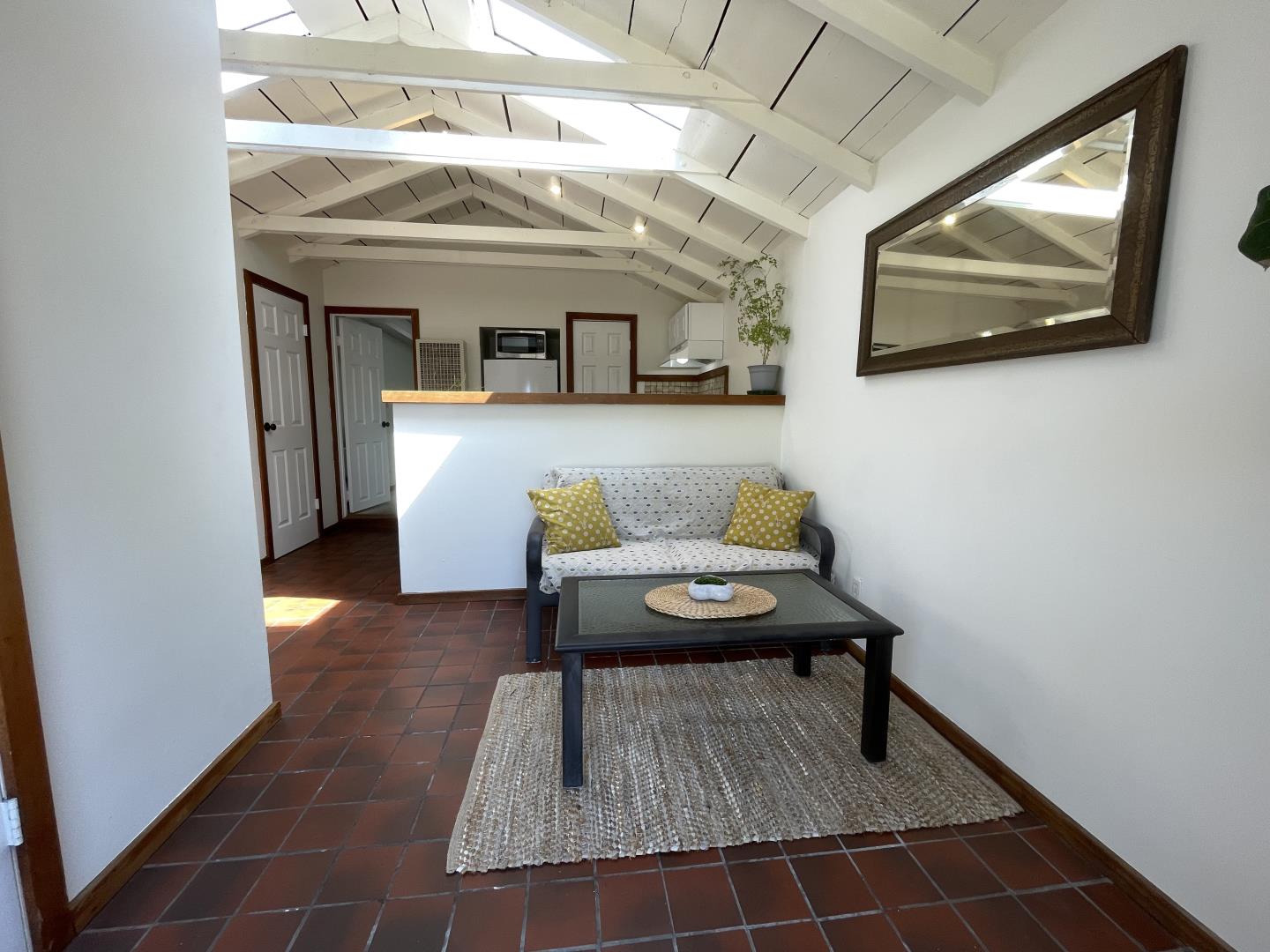 Detail Gallery Image 11 of 19 For 750 37th Ave #B,  Santa Cruz,  CA 95062 - 1 Beds | 1 Baths