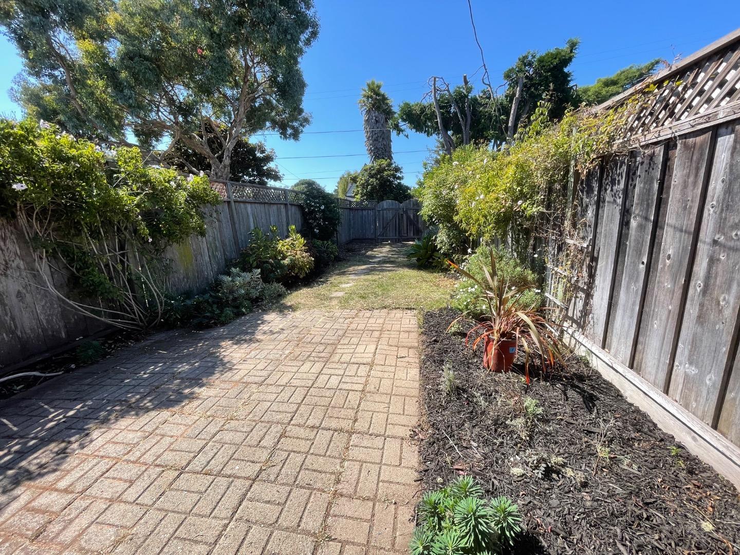 Detail Gallery Image 15 of 19 For 750 37th Ave #B,  Santa Cruz,  CA 95062 - 1 Beds | 1 Baths
