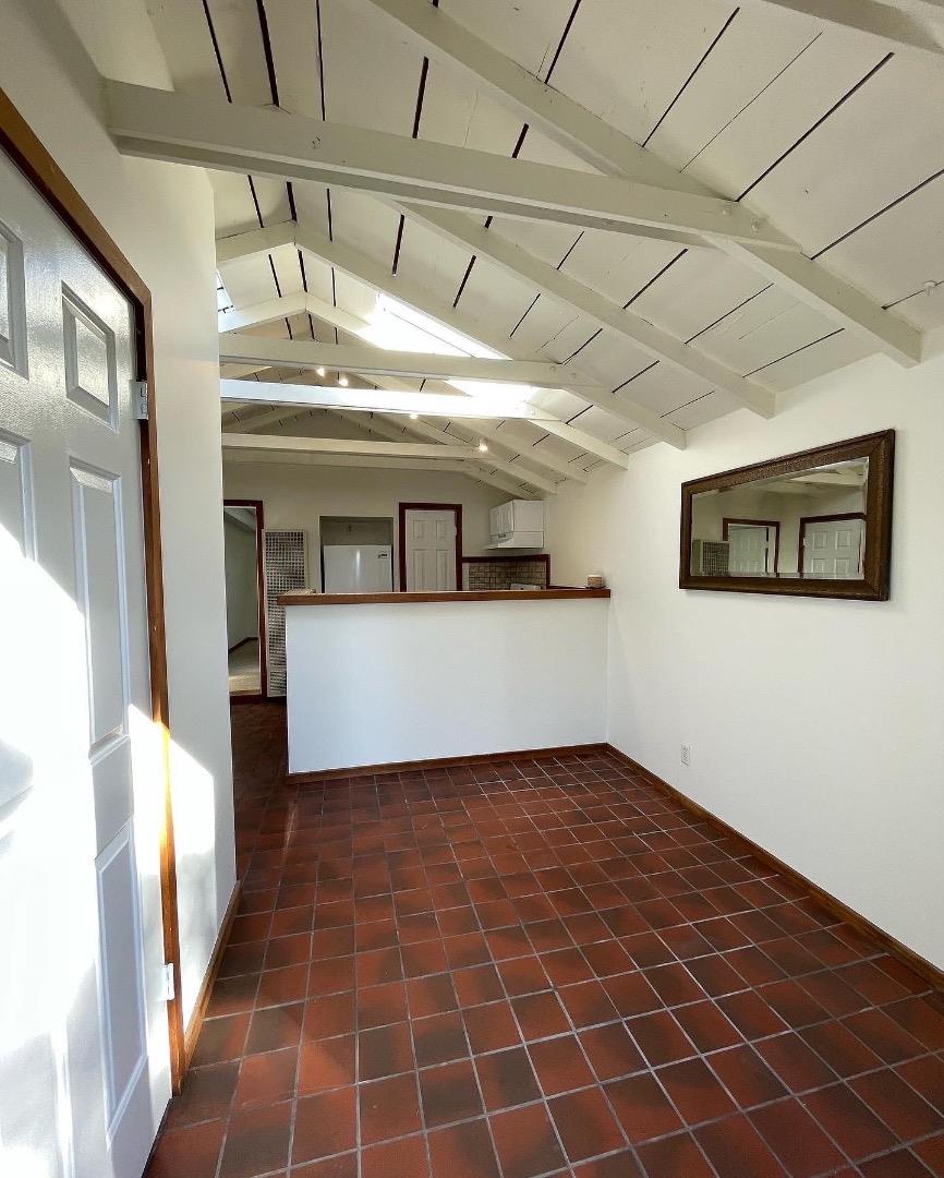 Detail Gallery Image 6 of 19 For 750 37th Ave #B,  Santa Cruz,  CA 95062 - 1 Beds | 1 Baths