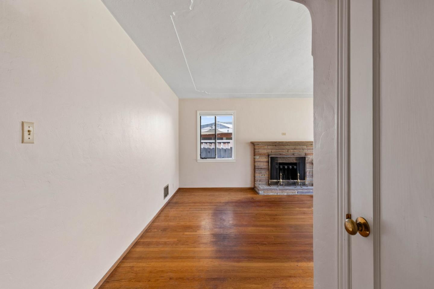 Detail Gallery Image 5 of 28 For 689 N 16th St, San Jose,  CA 95112 - 3 Beds | 2/1 Baths