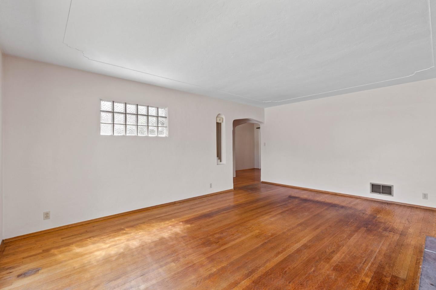 Detail Gallery Image 8 of 28 For 689 N 16th St, San Jose,  CA 95112 - 3 Beds | 2/1 Baths