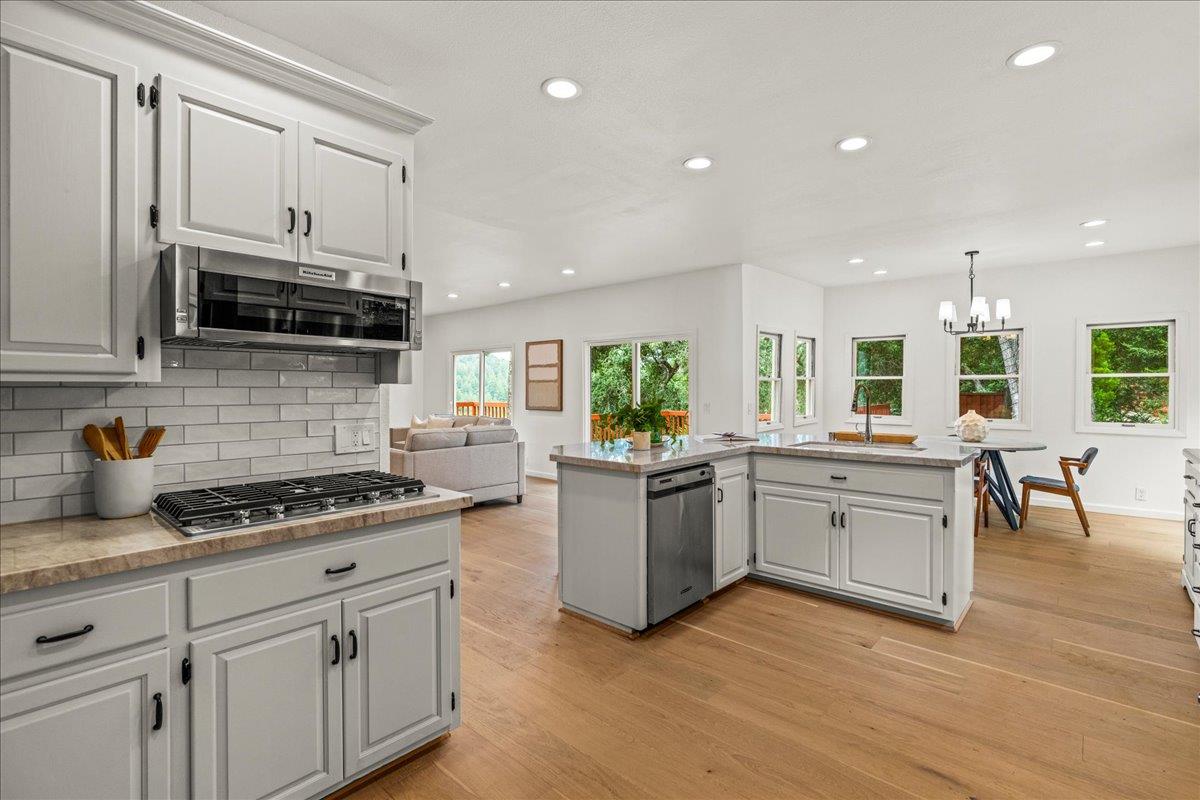 Detail Gallery Image 12 of 52 For 255 Cresci Rd, Los Gatos,  CA 95033 - 4 Beds | 3 Baths