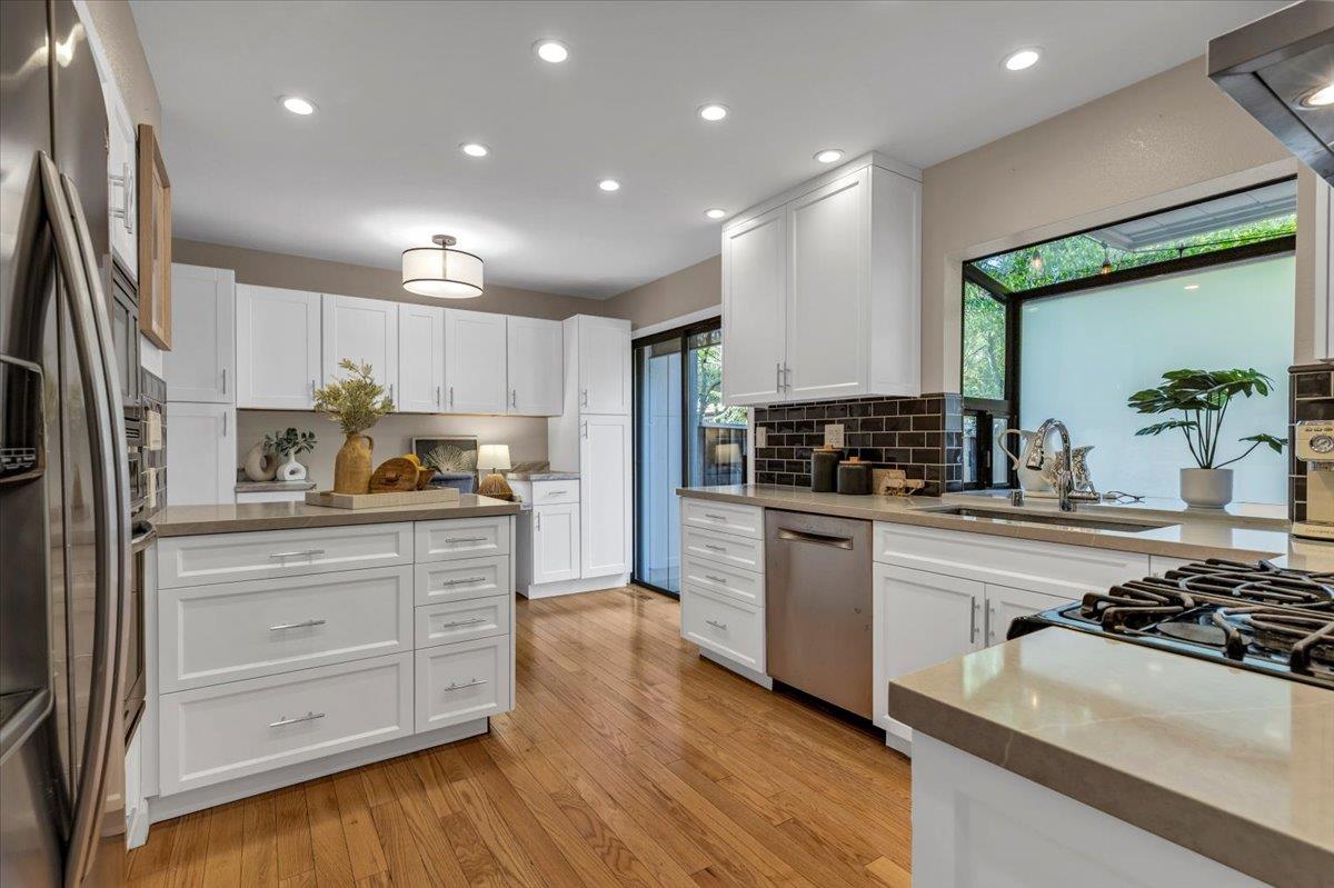 Detail Gallery Image 10 of 31 For 207 Palmer Dr, Los Gatos,  CA 95032 - 3 Beds | 2/1 Baths