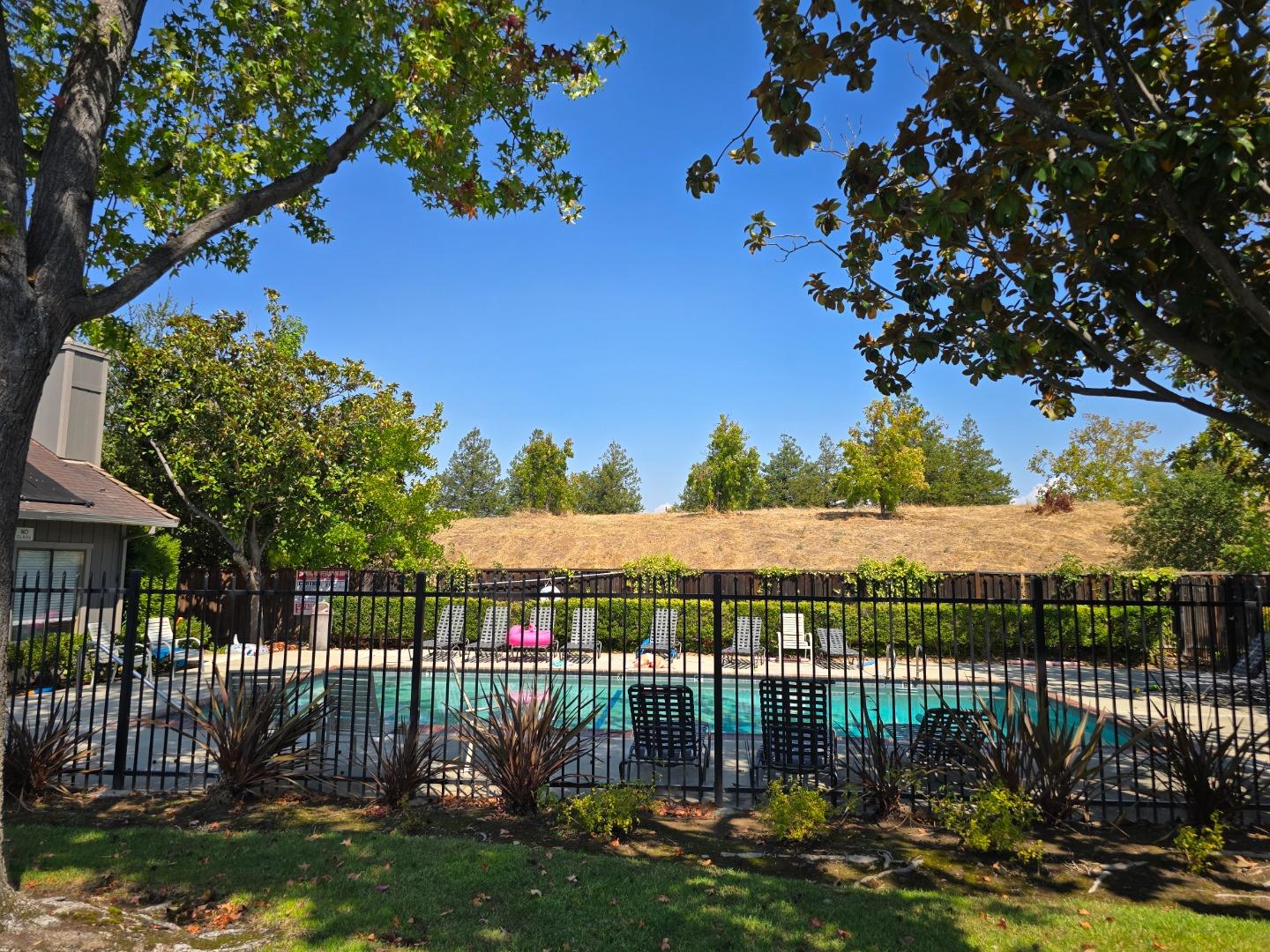 Detail Gallery Image 29 of 31 For 207 Palmer Dr, Los Gatos,  CA 95032 - 3 Beds | 2/1 Baths
