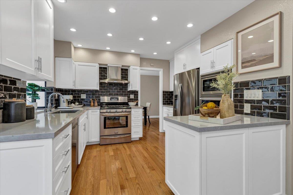 Detail Gallery Image 9 of 31 For 207 Palmer Dr, Los Gatos,  CA 95032 - 3 Beds | 2/1 Baths