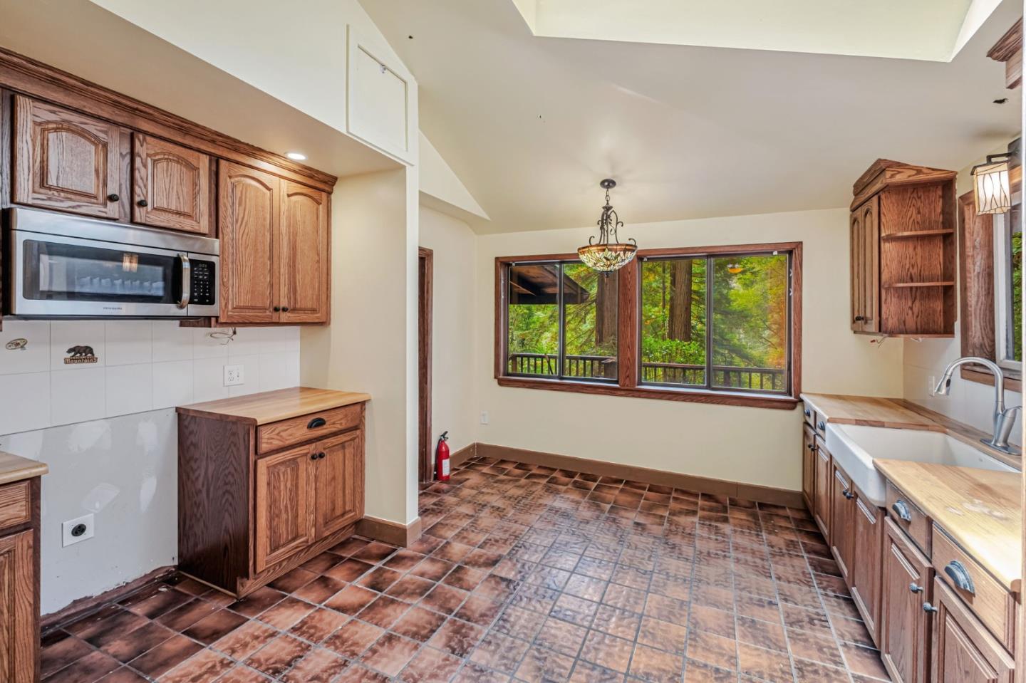 Detail Gallery Image 11 of 41 For 188 Park St, Boulder Creek,  CA 95006 - 3 Beds | 2/1 Baths