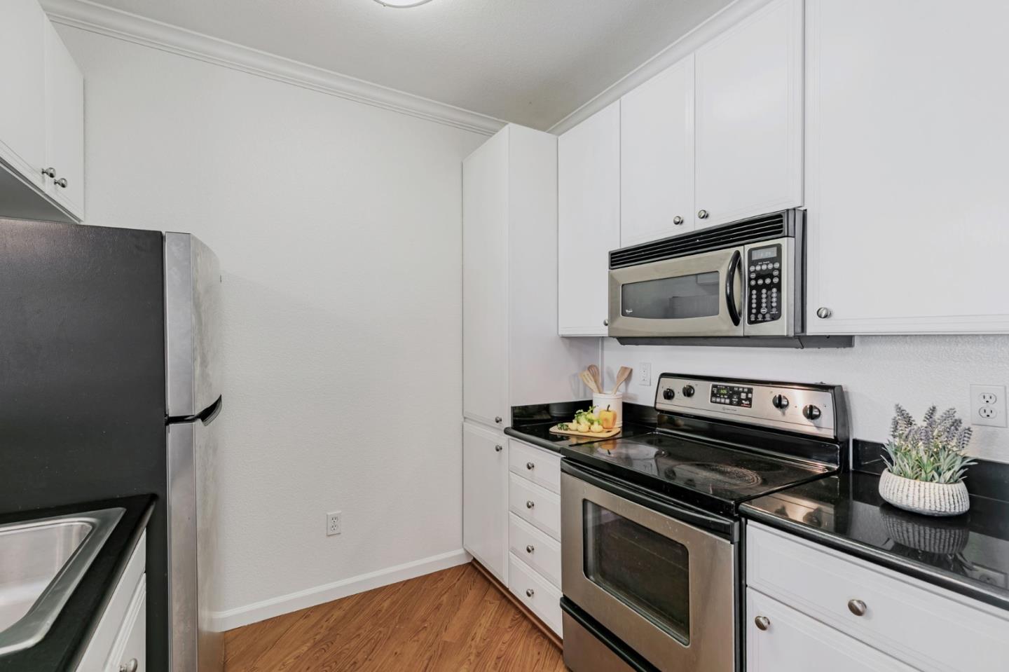 Detail Gallery Image 3 of 40 For 801 S Winchester Blvd #2401,  San Jose,  CA 95128 - 1 Beds | 1 Baths