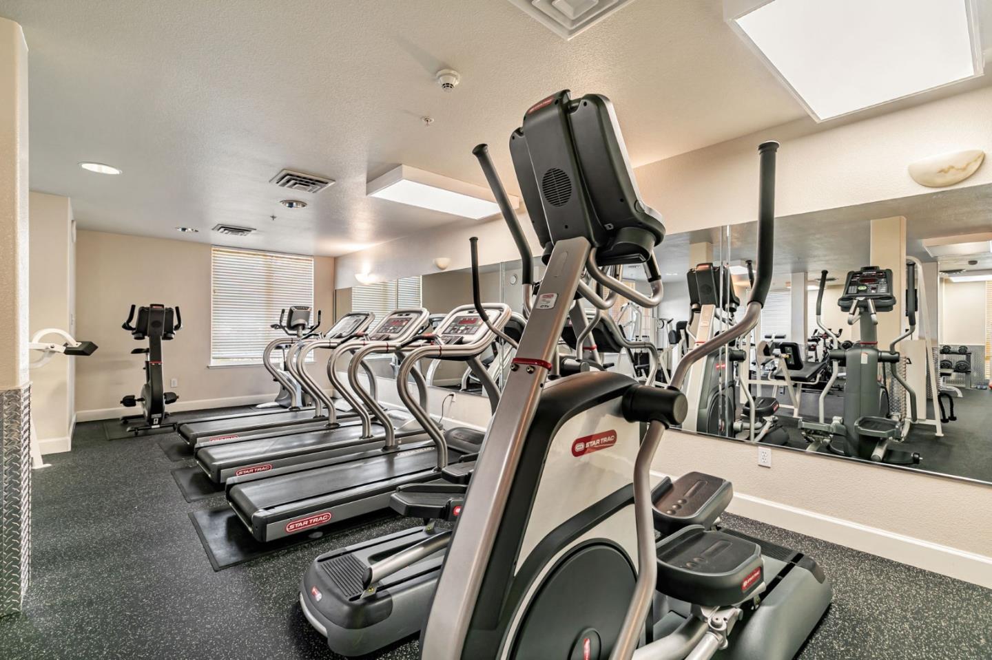 Detail Gallery Image 34 of 40 For 801 S Winchester Blvd #2401,  San Jose,  CA 95128 - 1 Beds | 1 Baths