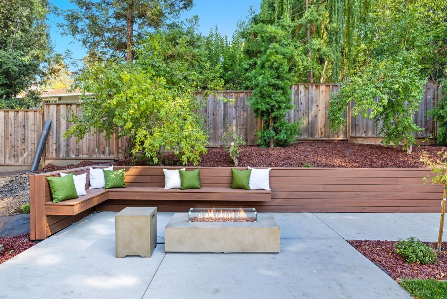 Detail Gallery Image 11 of 69 For 955 Monte Rosa Dr, Menlo Park,  CA 94025 - 6 Beds | 6/1 Baths