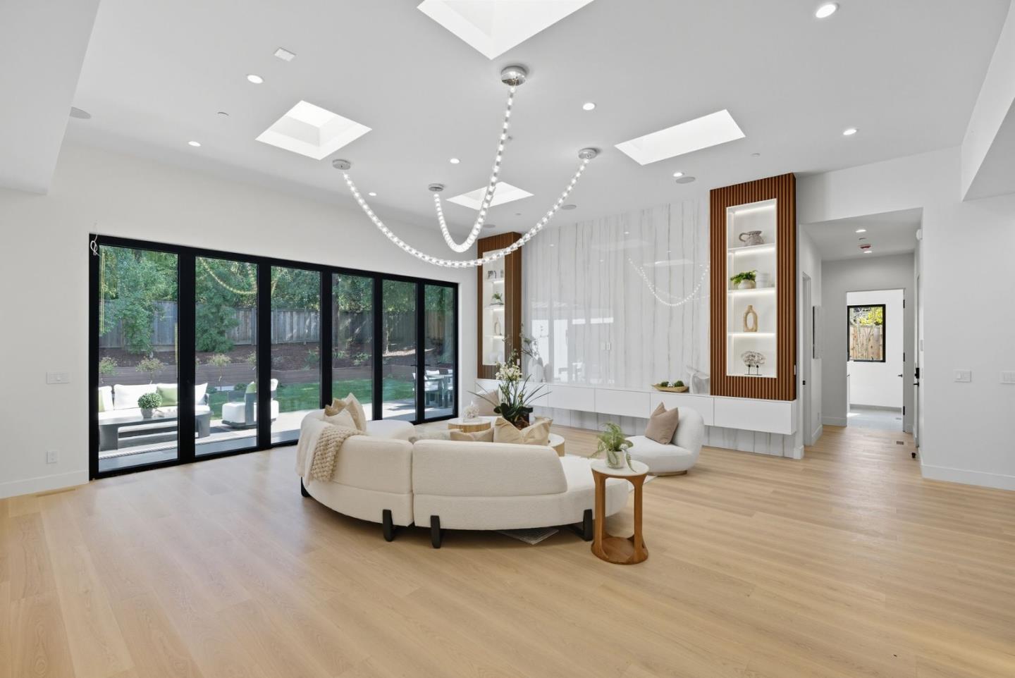 Detail Gallery Image 16 of 69 For 955 Monte Rosa Dr, Menlo Park,  CA 94025 - 6 Beds | 6/1 Baths