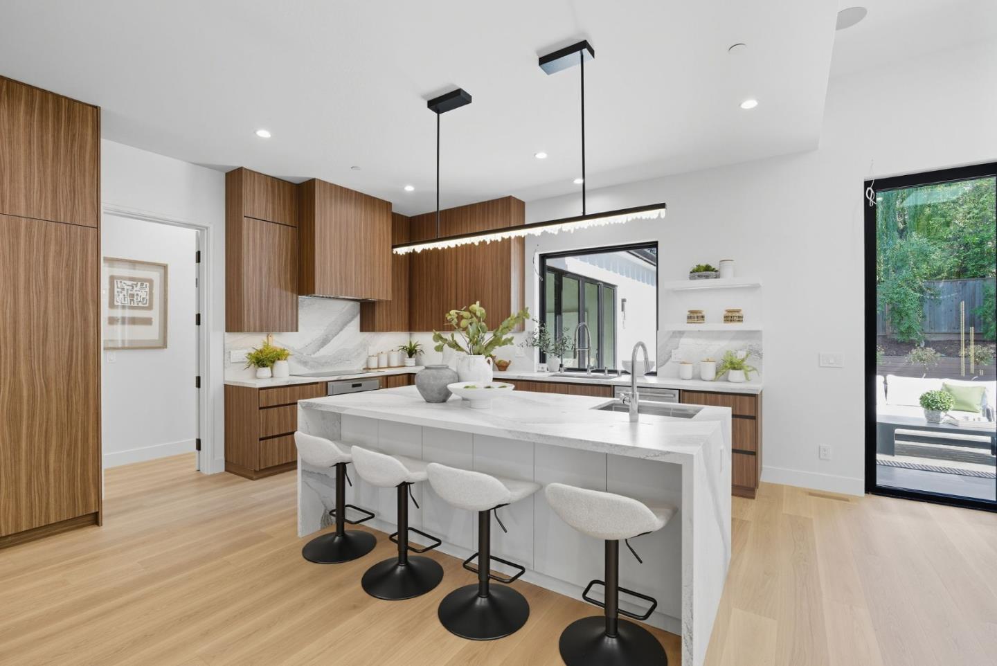 Detail Gallery Image 21 of 69 For 955 Monte Rosa Dr, Menlo Park,  CA 94025 - 6 Beds | 6/1 Baths