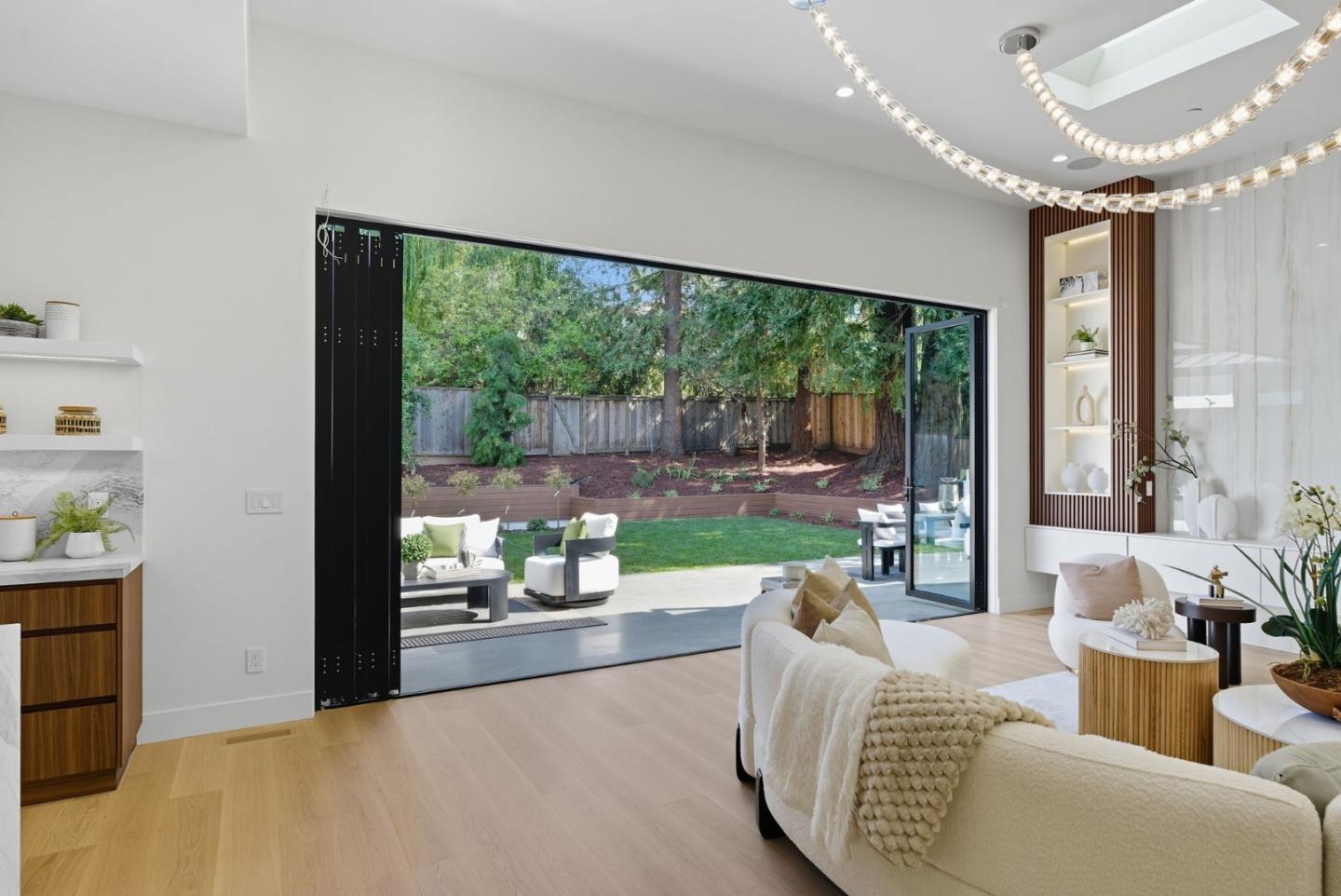 Detail Gallery Image 27 of 69 For 955 Monte Rosa Dr, Menlo Park,  CA 94025 - 6 Beds | 6/1 Baths
