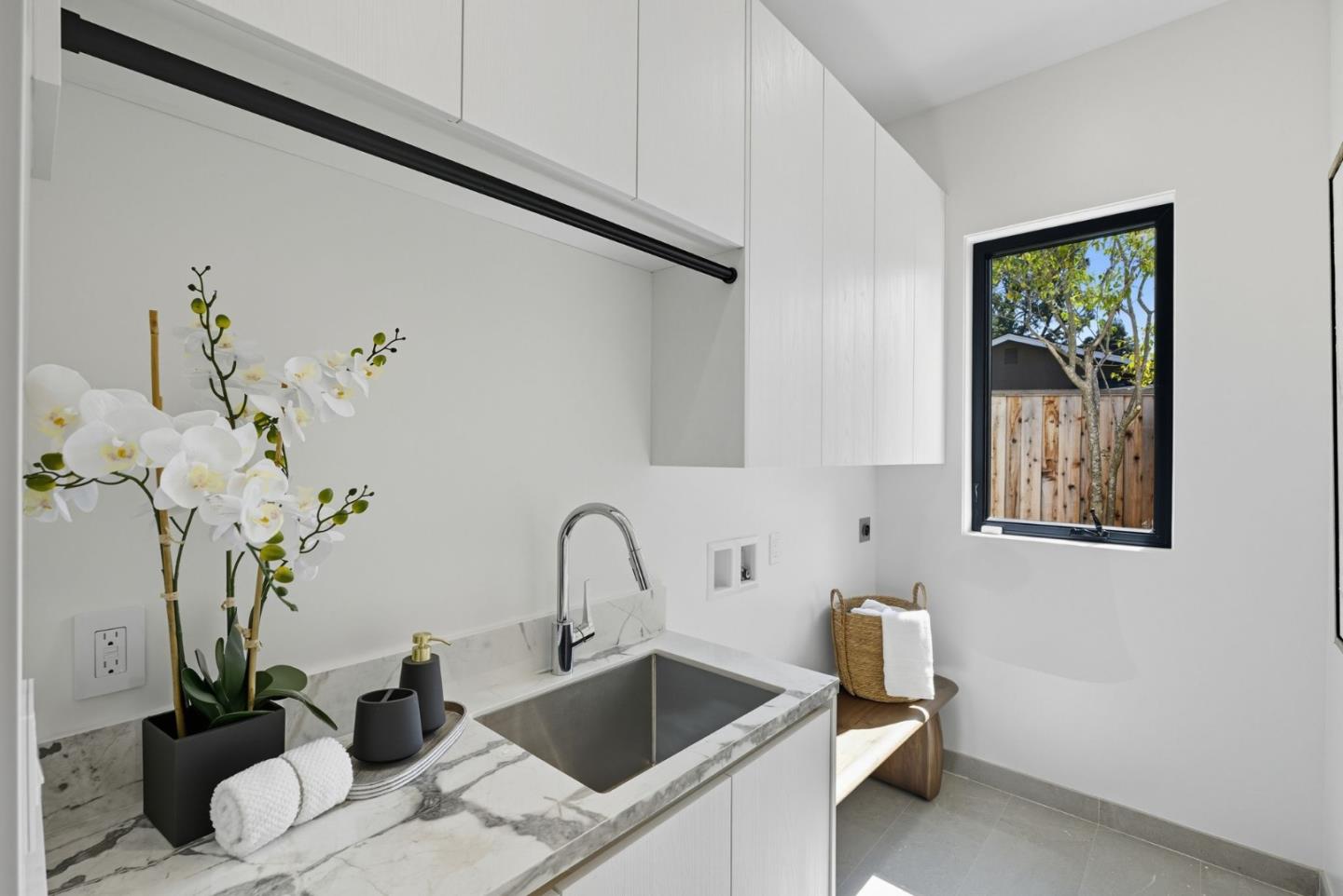 Detail Gallery Image 39 of 69 For 955 Monte Rosa Dr, Menlo Park,  CA 94025 - 6 Beds | 6/1 Baths