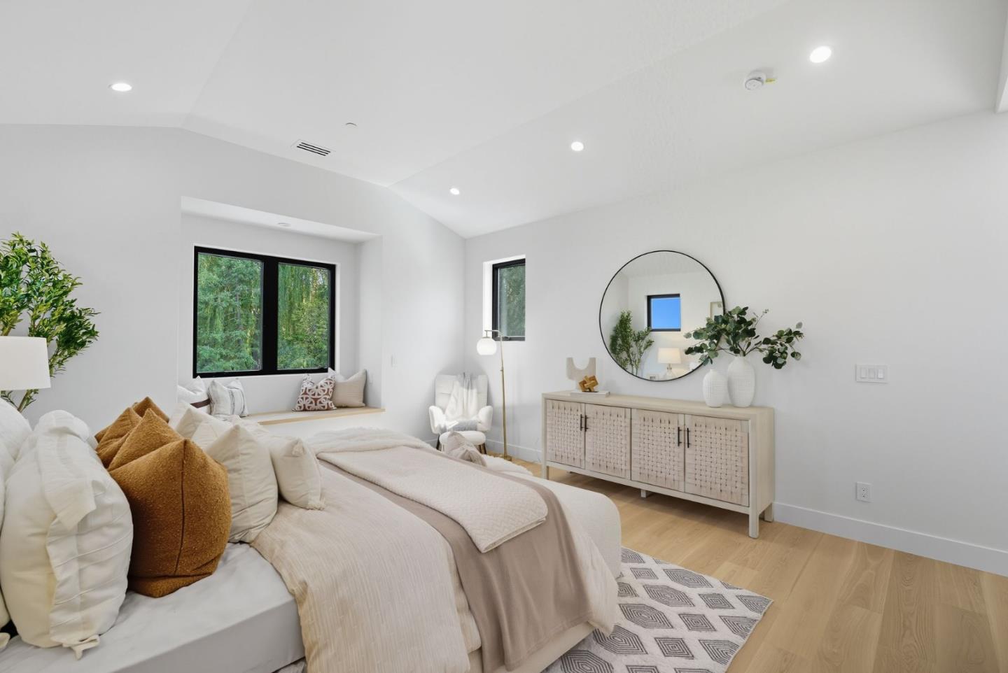 Detail Gallery Image 55 of 69 For 955 Monte Rosa Dr, Menlo Park,  CA 94025 - 6 Beds | 6/1 Baths