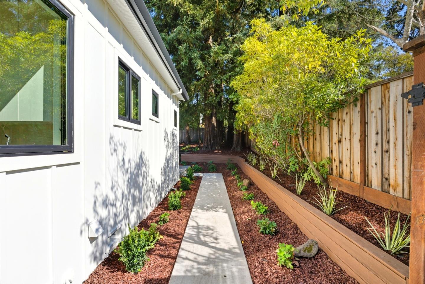 Detail Gallery Image 64 of 69 For 955 Monte Rosa Dr, Menlo Park,  CA 94025 - 6 Beds | 6/1 Baths