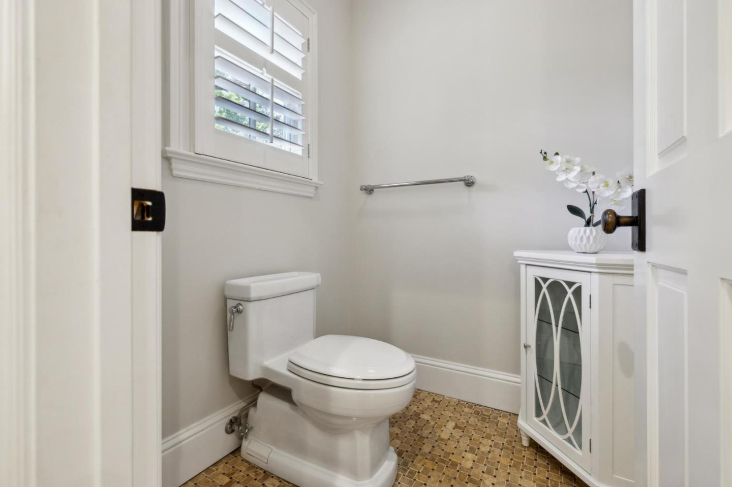 Detail Gallery Image 125 of 153 For 125 Stonepine Rd, Hillsborough,  CA 94010 - 5 Beds | 5/1 Baths