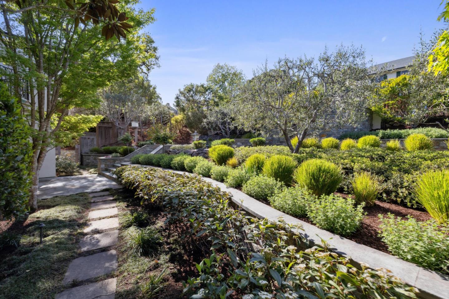 Detail Gallery Image 22 of 153 For 125 Stonepine Rd, Hillsborough,  CA 94010 - 5 Beds | 5/1 Baths