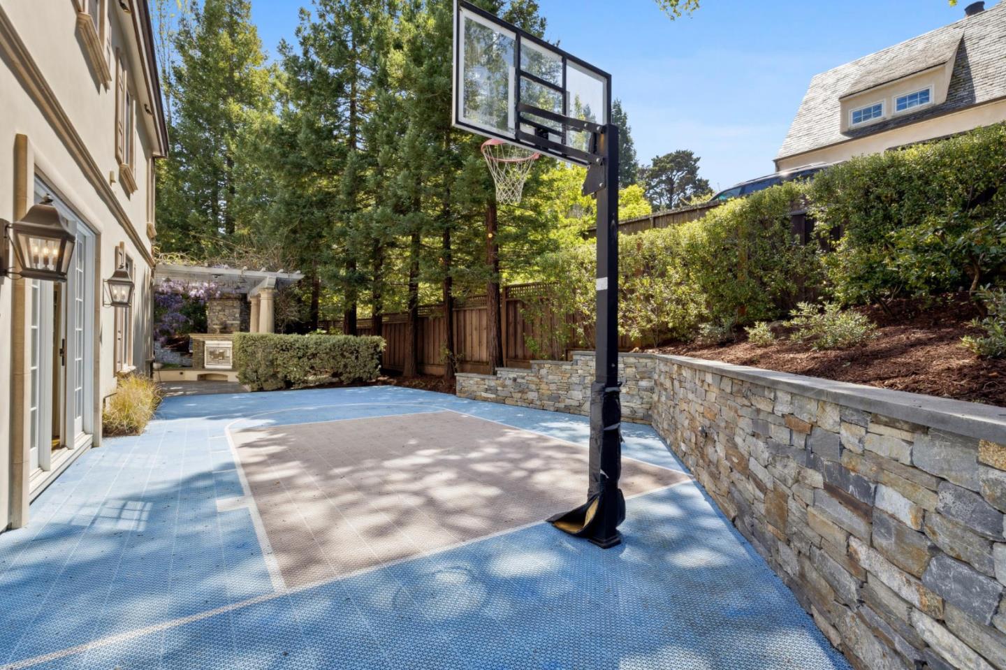 Detail Gallery Image 37 of 153 For 125 Stonepine Rd, Hillsborough,  CA 94010 - 5 Beds | 5/1 Baths