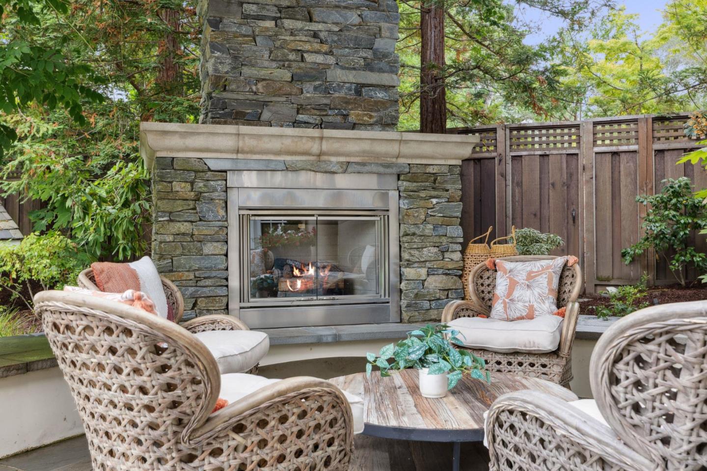 Detail Gallery Image 79 of 153 For 125 Stonepine Rd, Hillsborough,  CA 94010 - 5 Beds | 5/1 Baths