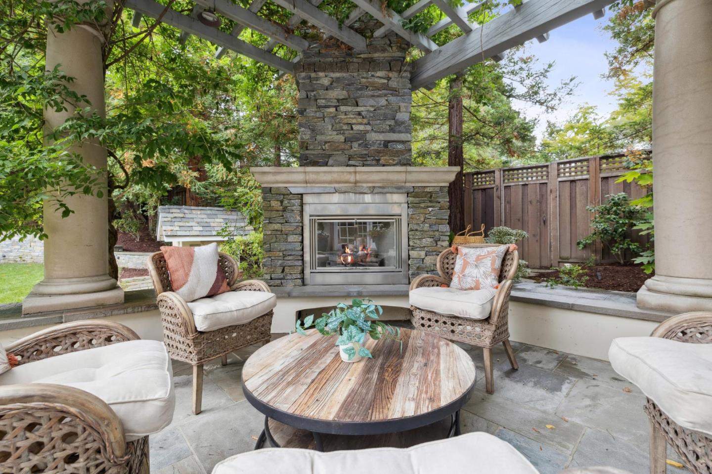 Detail Gallery Image 80 of 153 For 125 Stonepine Rd, Hillsborough,  CA 94010 - 5 Beds | 5/1 Baths