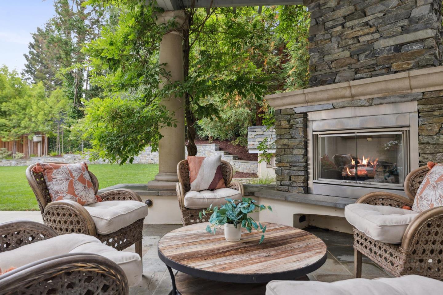 Detail Gallery Image 82 of 153 For 125 Stonepine Rd, Hillsborough,  CA 94010 - 5 Beds | 5/1 Baths