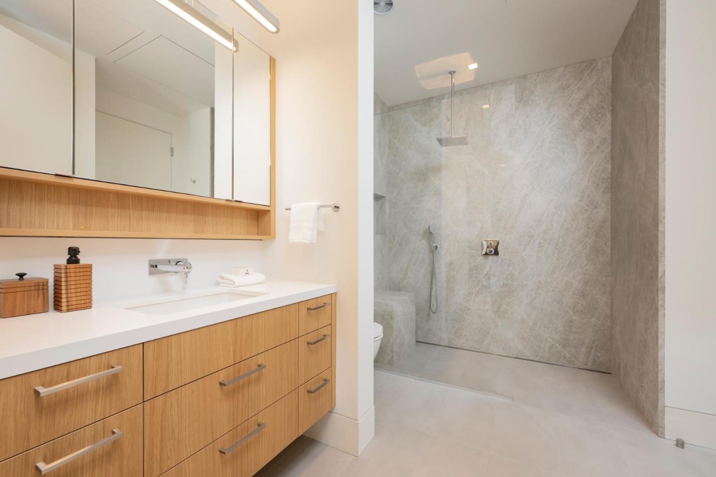 Detail Gallery Image 12 of 22 For 2240 Avy Ave, Menlo Park,  CA 94025 - 5 Beds | 4/1 Baths