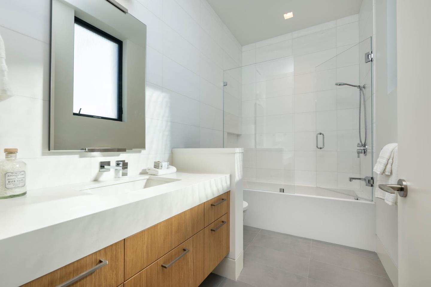 Detail Gallery Image 14 of 22 For 2240 Avy Ave, Menlo Park,  CA 94025 - 5 Beds | 4/1 Baths